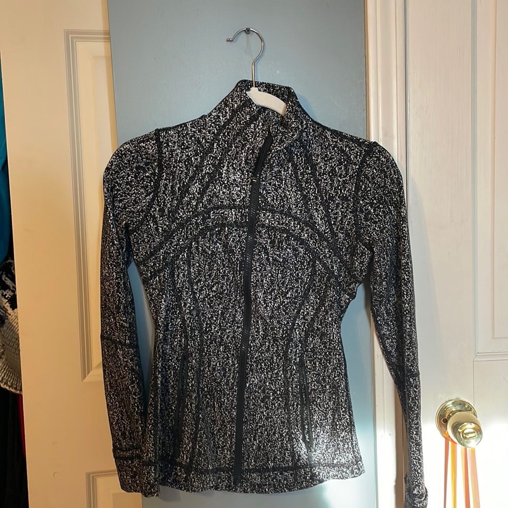Lululemon define jacket size 4